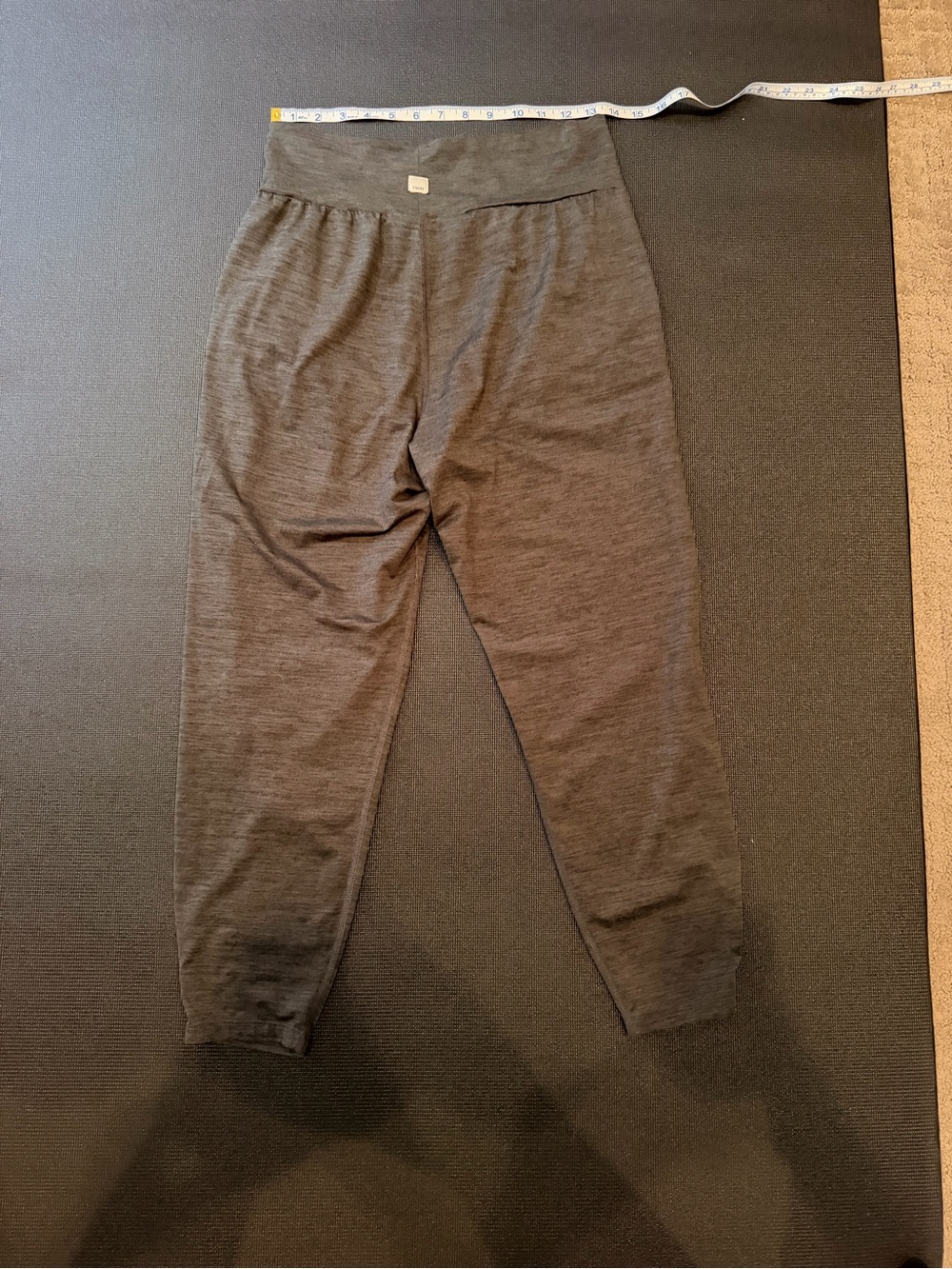 Vuori Heather Gray Lux Harem Capri Joggers - Picture 5 of 6